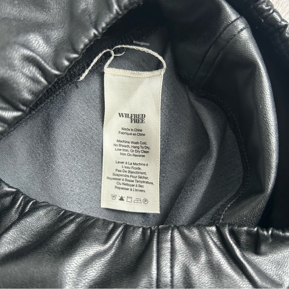Women’s Aritzia Wilfred Free Black Faux vegan Leather Leggings size xs. - Picture 7 of 10